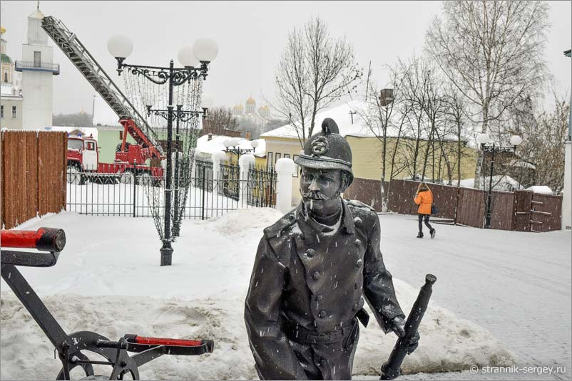 Памятник пожарному на Георгиевской улице в городе Владимире