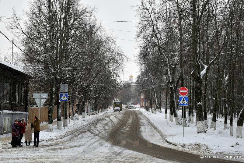 Пересечение Никитской и Девической улиц, владимирские краеведы в городе Владимире
