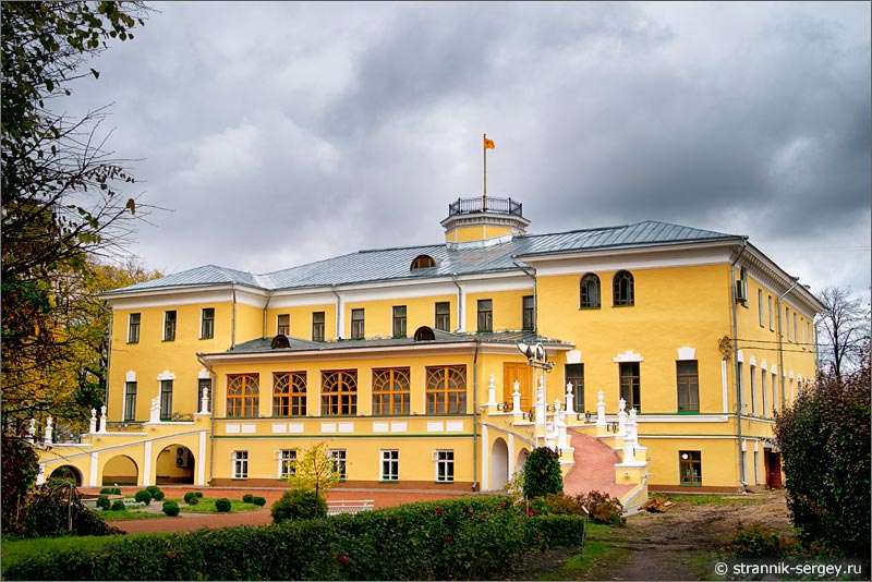 Дом губернатора в Ярославле — дворец — губернаторский сад — Ярославский художественный музей