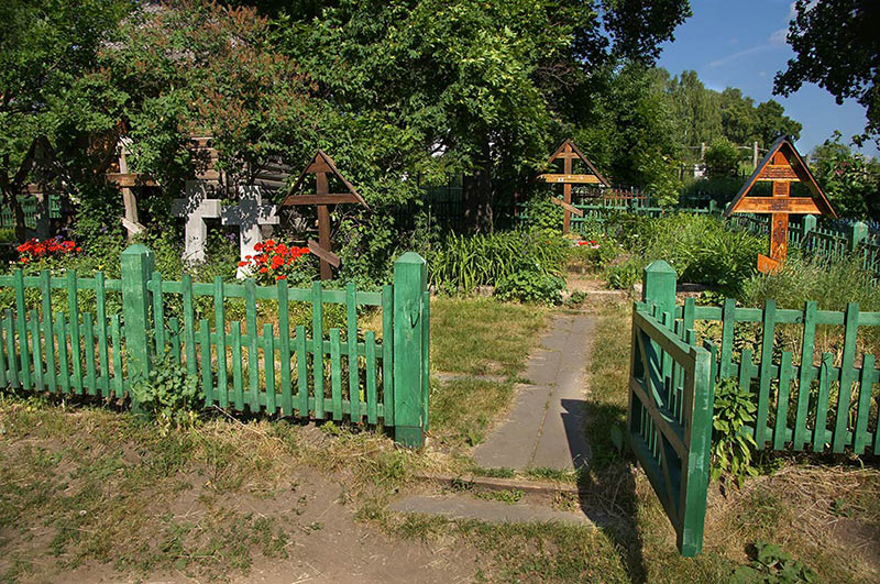 кладбище в Бехово могила Поленова