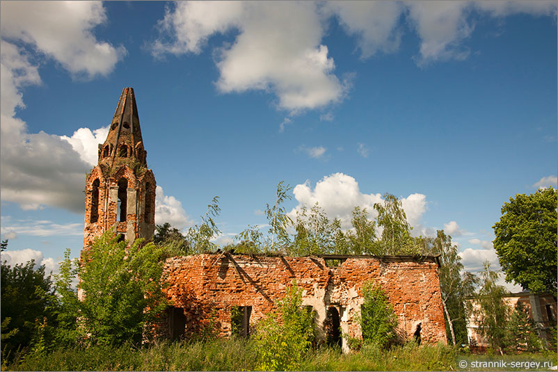 Красино-Убережное - церковь Святой Живоначальной Троицы