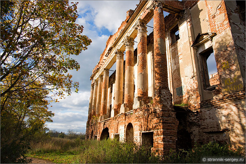 Старый дворец — усадьба князя Вяземского в Пущино-на-Наре
