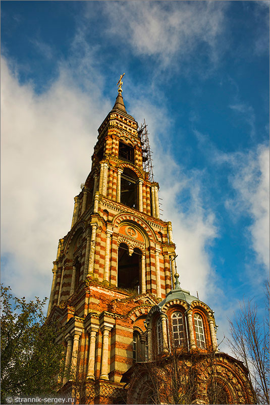 Иванова гора - самая высокая церковь в Подмосковье на берегу реки Нары