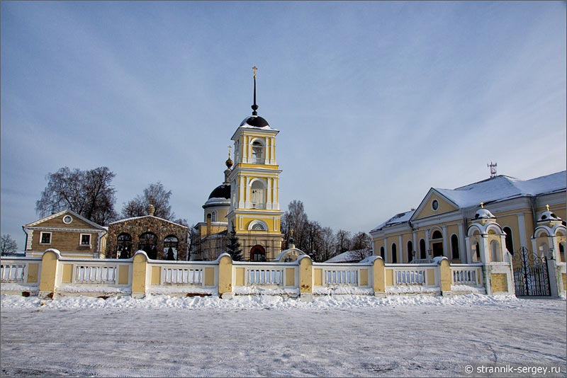 село Воскресенское деревянная Покровская церковь