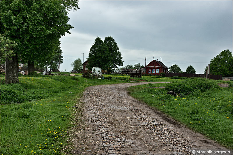 Старая деревня мощеная дорога