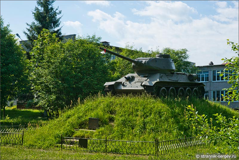 Памятник танк в село Бояркино