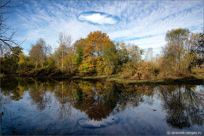 Осенняя природа Осень небо облака река отражение облаков