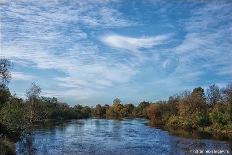 Осенняя природа Осень Облака Река Отражения облаков