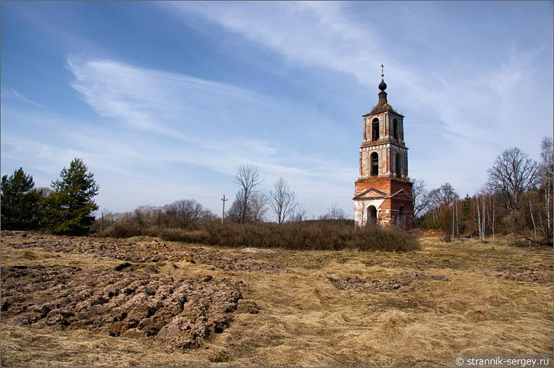 Колокольня церкви Николая Чудотворца в Аргуново весенняя прогулка