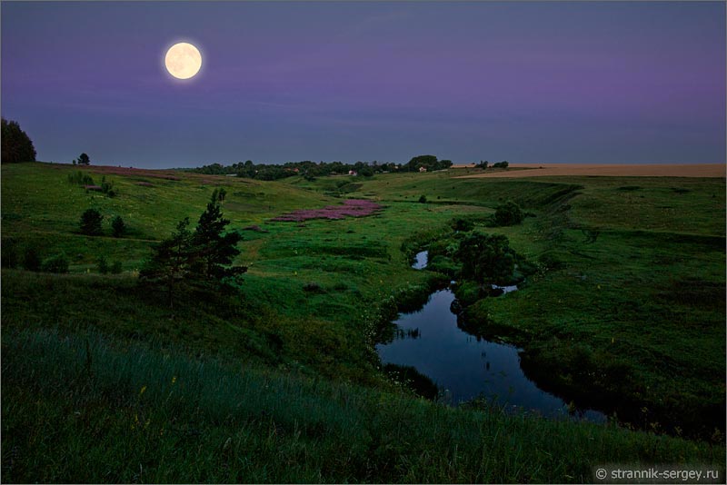 Лунная ночь полнолуние фото река поля луга холмы лес деревня