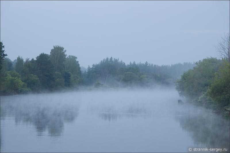Рассвет белый туман река леса