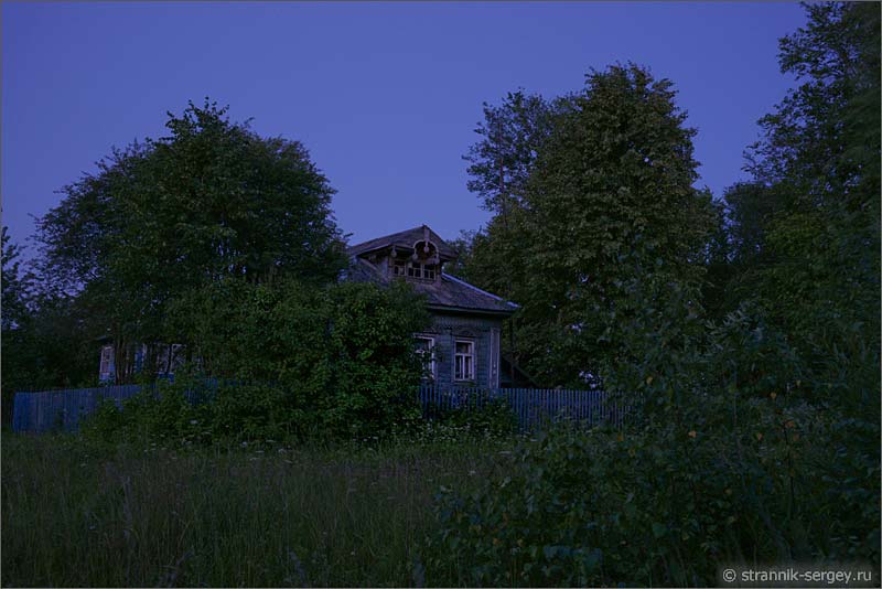 Фото деревенского дома в селе ночью