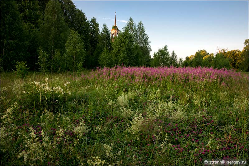 Усадьба Елпатьево, усадебный парк, Вознесенская церковь на вершине холма
