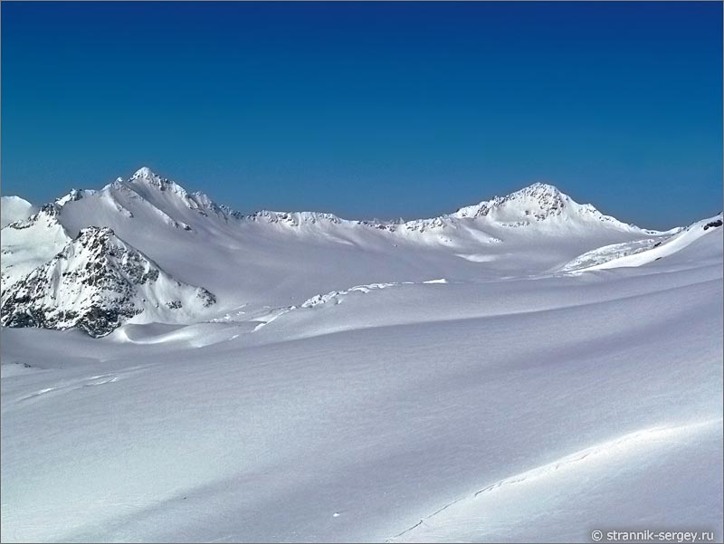 Гора Эльбрус. Снежные поля.